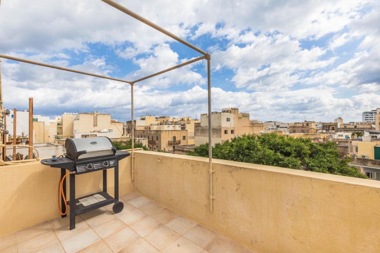 Charming Duplex Apartment In The Centre Of Sliema Exterior photo